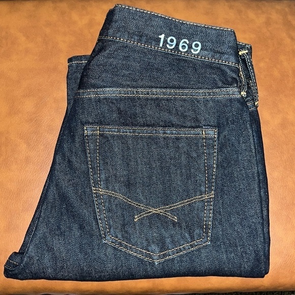 GAP Standard Straight Leg Size 30 x 32 - Picture 3 of 16